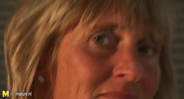 cosplay sơ sex Tóc đỏ FinishMe hậu môn quái và âm hộ fingering. jav doi vo